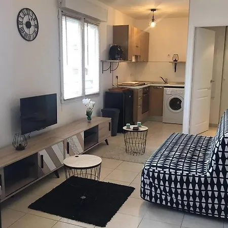Le Central Plaza Apartment